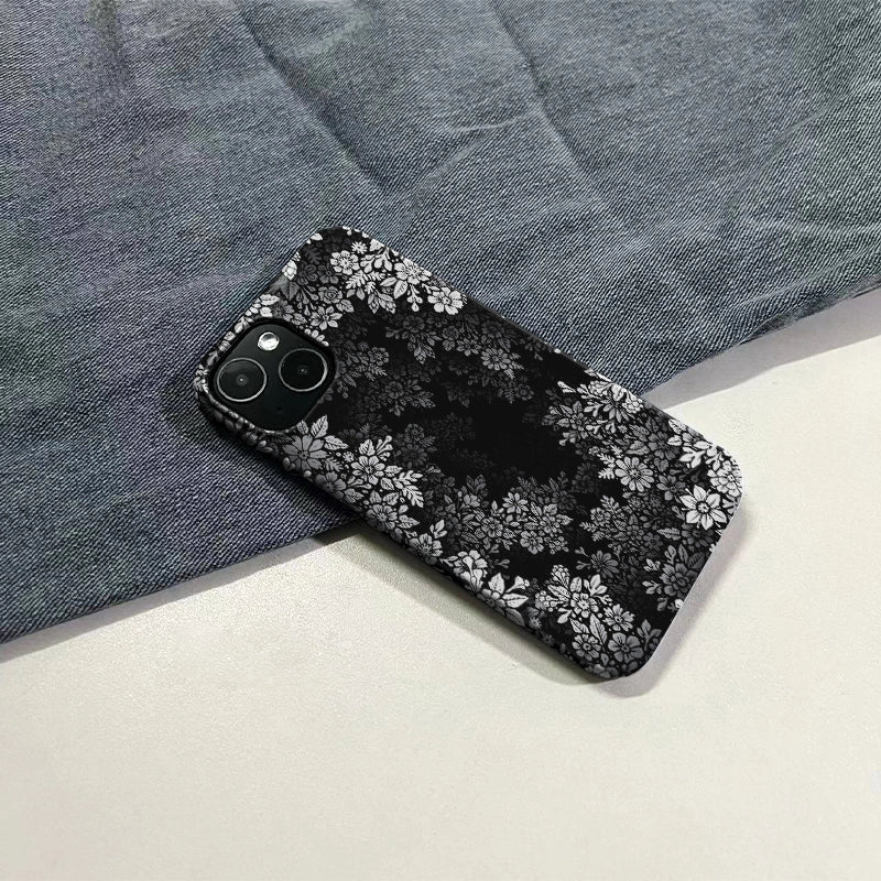 Elegant Floral Pattern Phone Case – Classic Black & White Design