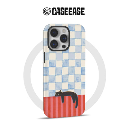 Funda para teléfono con gato colgante y tablero de ajedrez