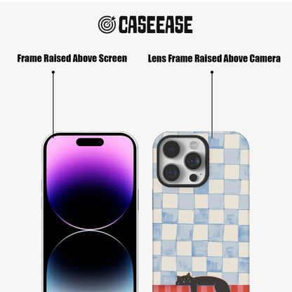 Funda para teléfono con gato colgante y tablero de ajedrez