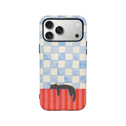 Funda para teléfono con gato colgante y tablero de ajedrez