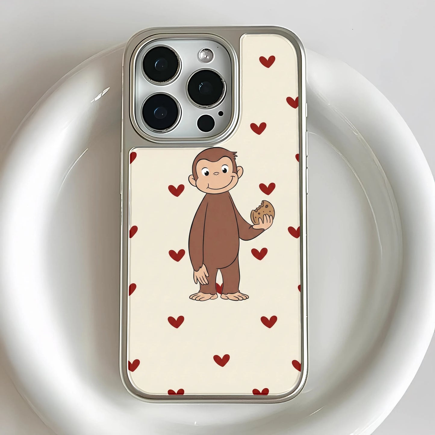 Funda holográfica cromada de George el Curioso con diseño de corazón