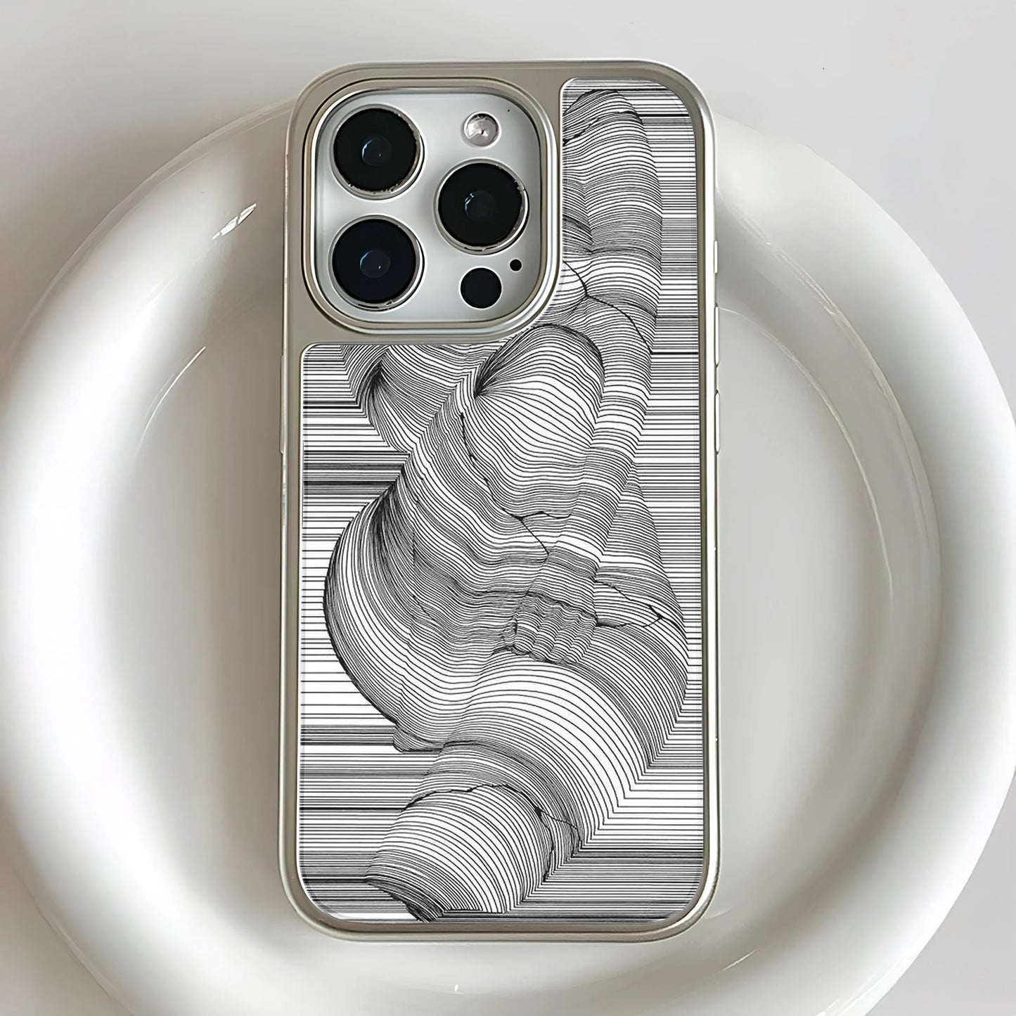 Funda holográfica cromada para iPhone 15 Pro - Diseño artístico de líneas negras