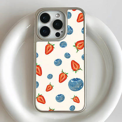 Funda holográfica cromada para teléfono - Diseño de fresa y arándano