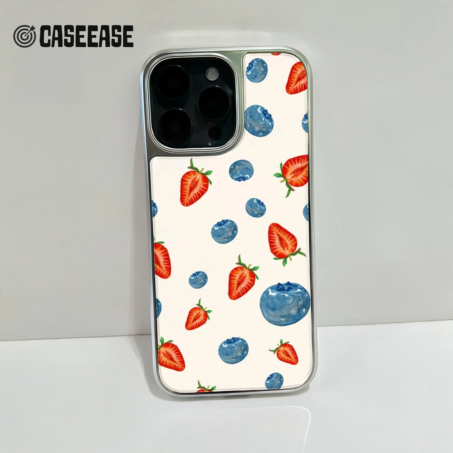 Funda holográfica cromada para teléfono - Diseño de fresa y arándano