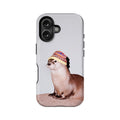 Bonita funda para teléfono con forma de nutria y gorro