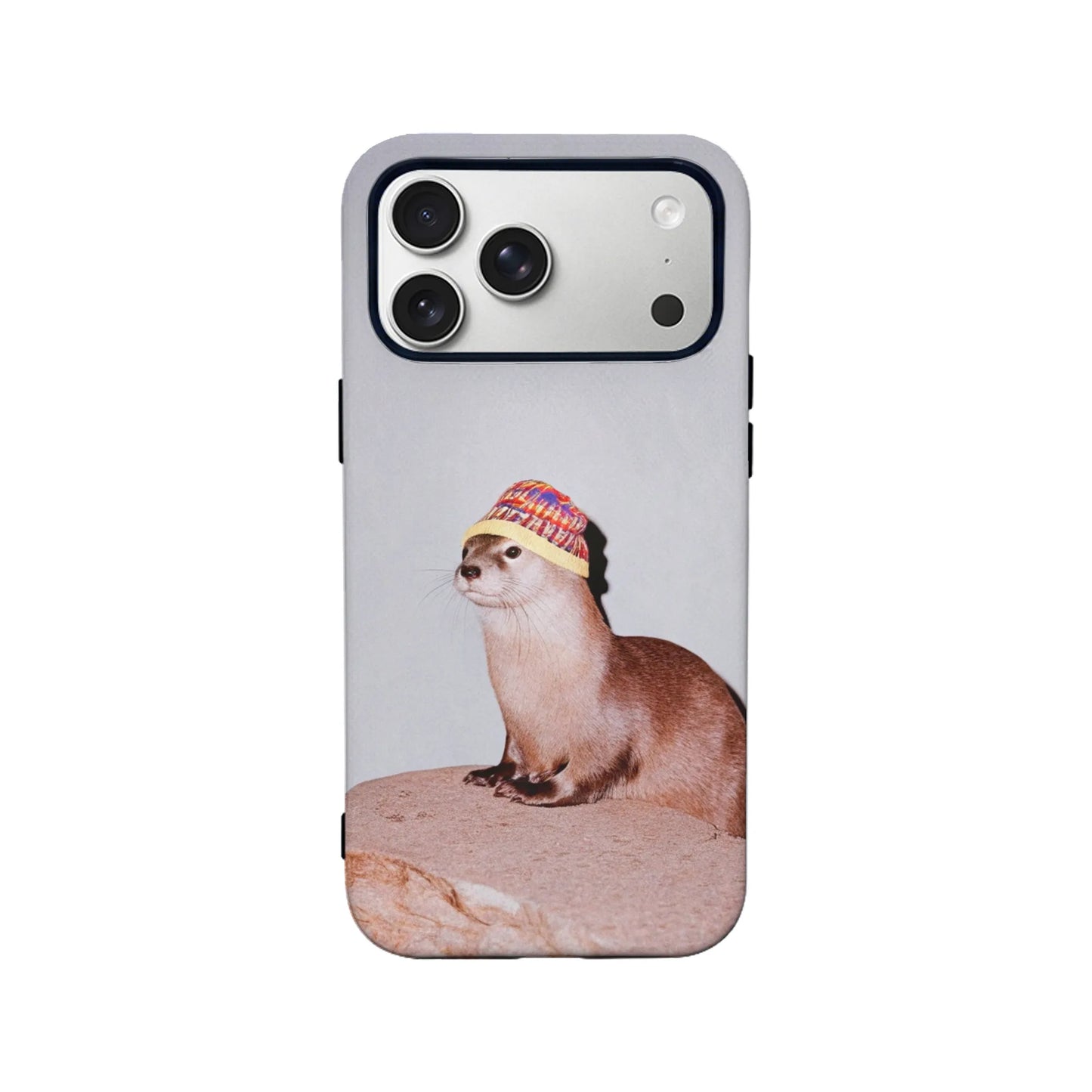 Bonita funda para teléfono con forma de nutria y gorro